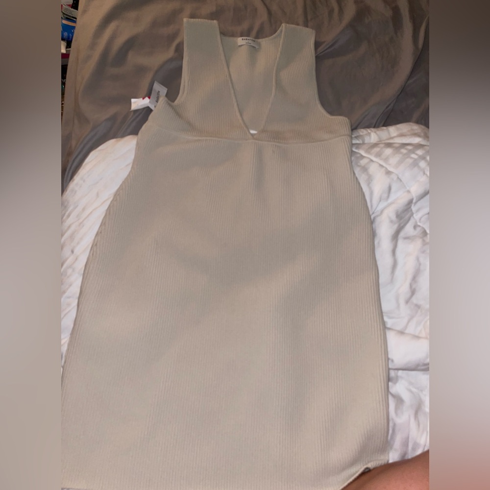 Aritzia babaton sculpt knit deep v - matte pearl size large